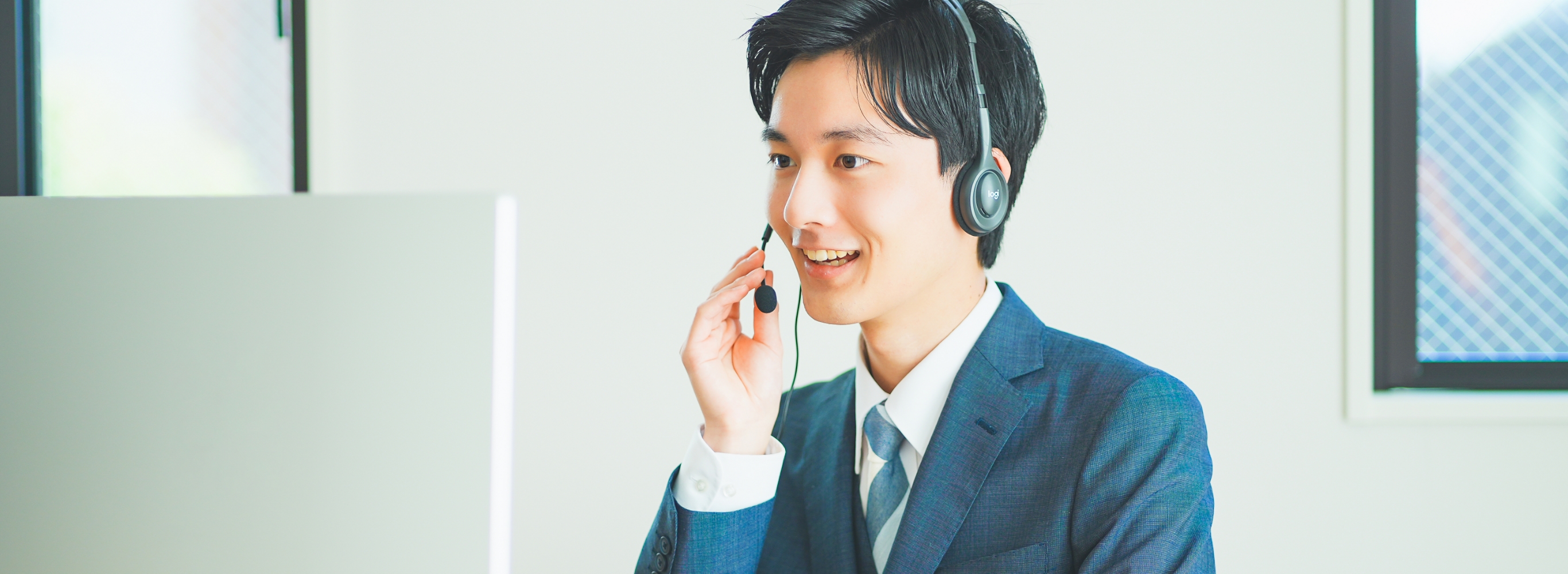 男性が相談を受けているイメージ